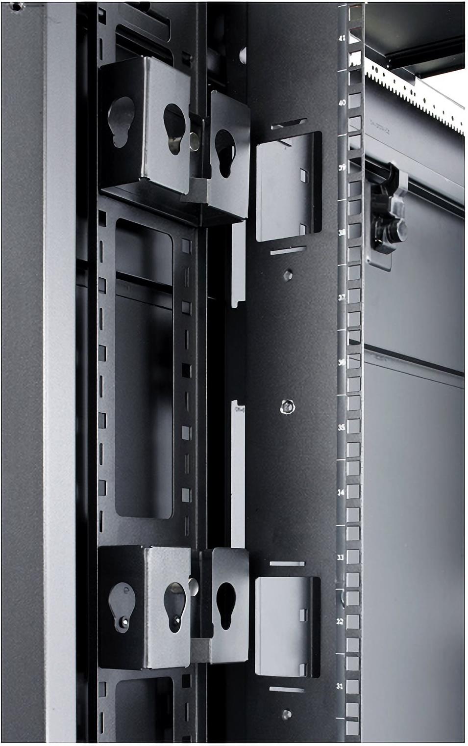 APC AR7710 PDU-Montagehalterungen mit Kabelführung für NetShelter SX/SV/VX Schwarz