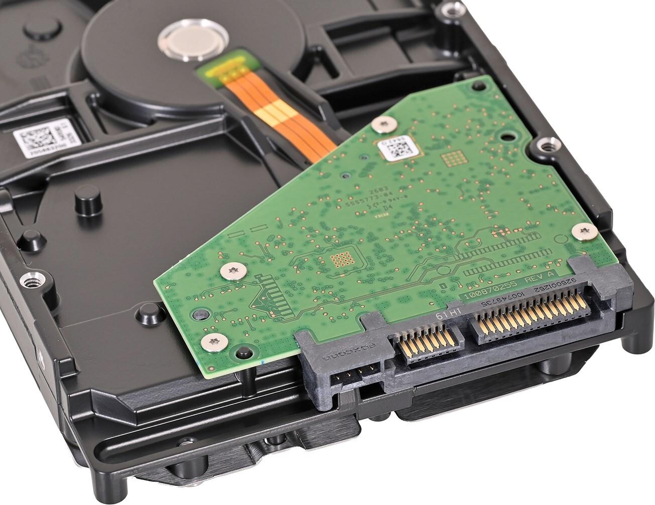 Seagate Barracuda ST4000DM004 Interne Festplatte 4 TB 3.5" SATA 6Gb/s 5400 rpm 256 MB Cache