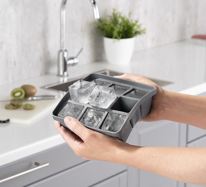 APS Eiswürfelbehälter mit Deckel 2er Set, Silikon spülmaschinengeeignet, 155x155x55 mm, transparent/grau