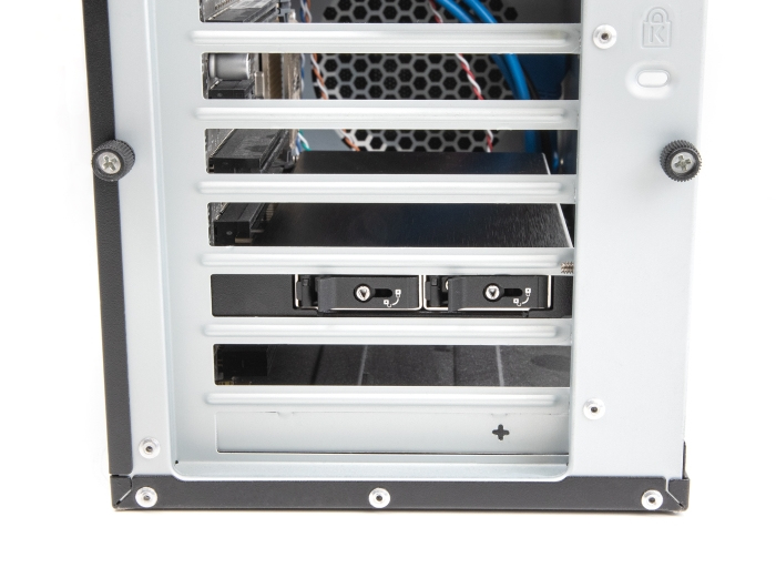 Delock 47042 PCIe 4.0 x16 Karte Wechselrahmen für 2 x M.2 NVMe SSD Bifurcation Silber