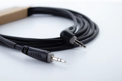 Cordial 14831 Audiokabel 3,5 mm Klinke Stecker auf 3,5 mm Klinke Winkelstecker 0,5 m Schwarz