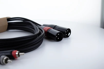 Cordial EU 1 MC XLR Verbindungskabel 1 m 2x XLR 3-polig - 2x Cinch Schwarz, Rot