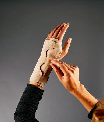 FUTURO™ Handgelenkbandage 47855 Gr. L 19,0-22,9 cm Beige