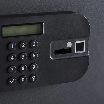 Yale YSFB/250/EB1 Tragbarer Tresor mit Zahlenschloss, Fingerabdruckschloss und Schlüsselschloss 20,5 l Schwarz