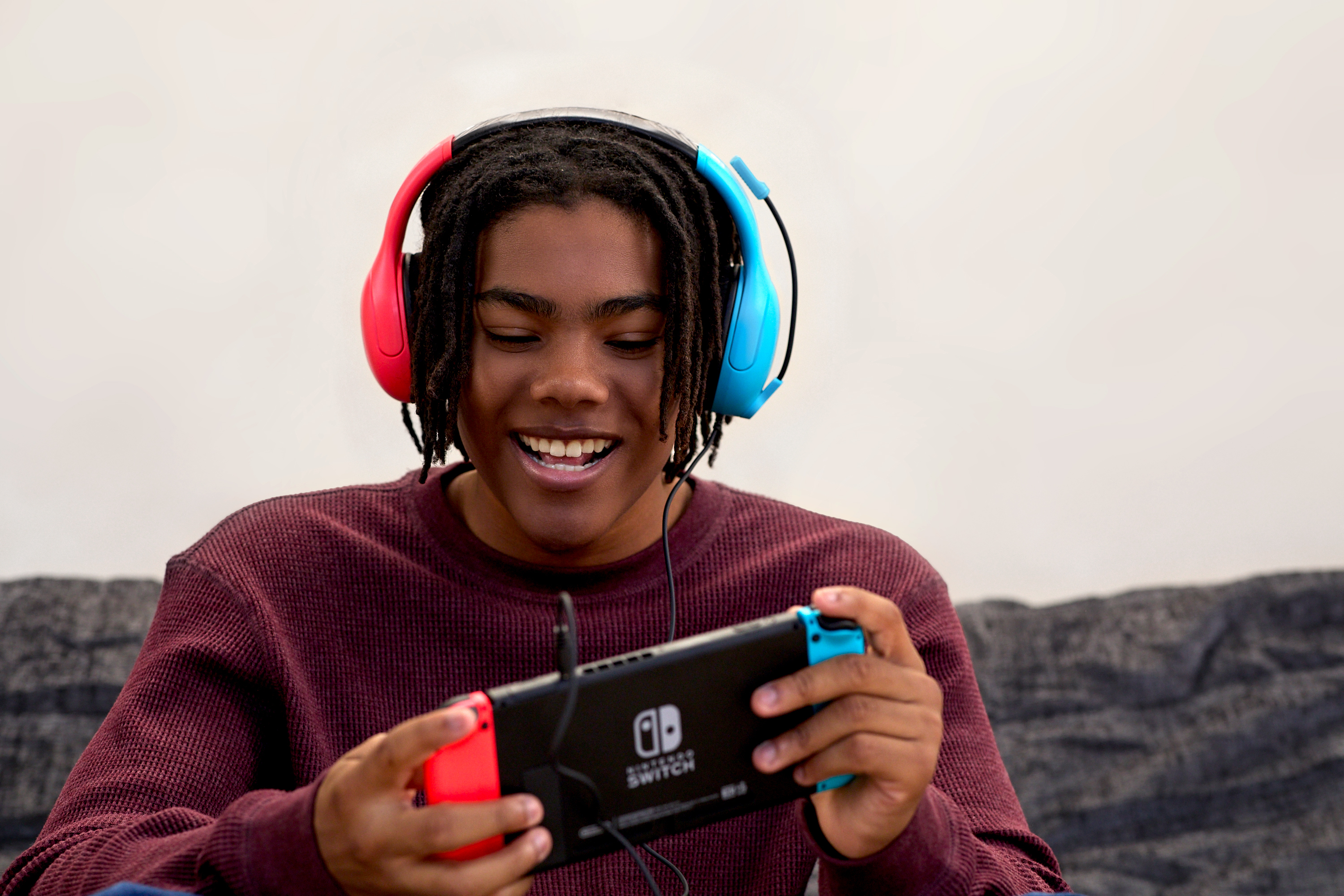 Turtle Beach Airlite Fit Kabelgebundener Gaming-Kopfhörer mit Boom-Mikrofon Schwarz, Blau, Rot