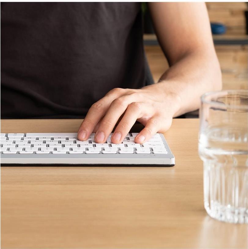 R-Go Compact Break Tastatur USB-C QWERTZ Deutsch Weiß