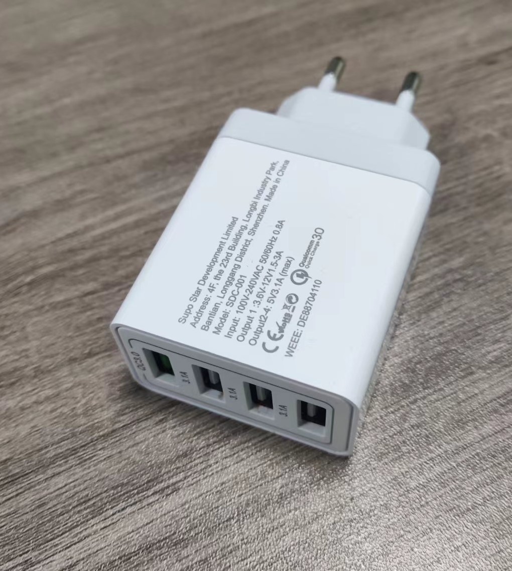 USB Charger mit EU Stecker1*USB QC 3.0 3.6V- 6.5V/3A, DC 6.5V—9V/2A, DC 9V-12V/1.5A3*USB 5V 3.1A MAXAbmessungen: 91x45x27mmFarbe: weiß100-240V 50-60HzGewicht: 63gverpackt in weißer Faltschachtel (EU-PLUGUSB-A4)