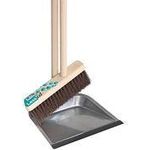 Peggy Perfect Steh-Kehrgarnitur mit Lippe "LessCO2" Kehrschaufel aus Metall mit Holzstiel, Langstiel-Feger - 1 Stück (3195)