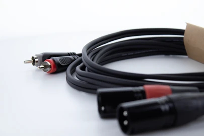 Cordial EU 1 MC XLR Verbindungskabel 1 m 2x XLR 3-polig - 2x Cinch Schwarz, Rot