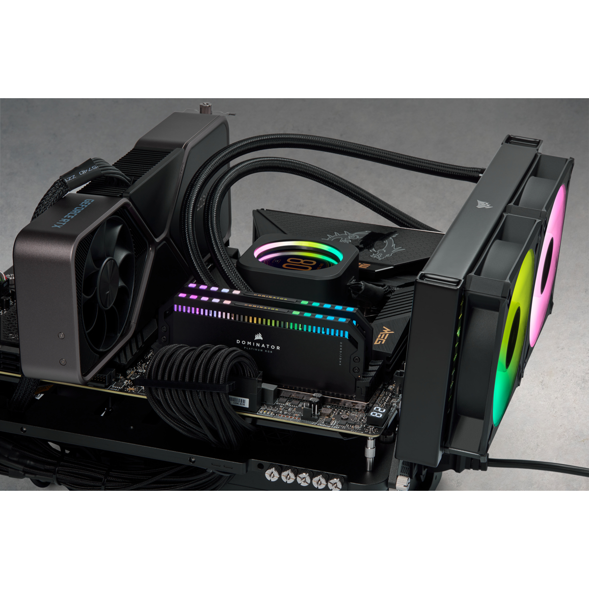 Corsair Dominator Platinum RGB DDR5 Kit 64 GB (2 x 32 GB) 6400 MT/s CL32 Schwarz