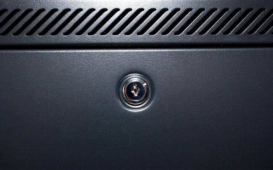 DSIT 42 HE 19” Serverschrank, mit perforierter Fronttür (BxTxH) 600 x 600 x 2000mm (DS6642PP)