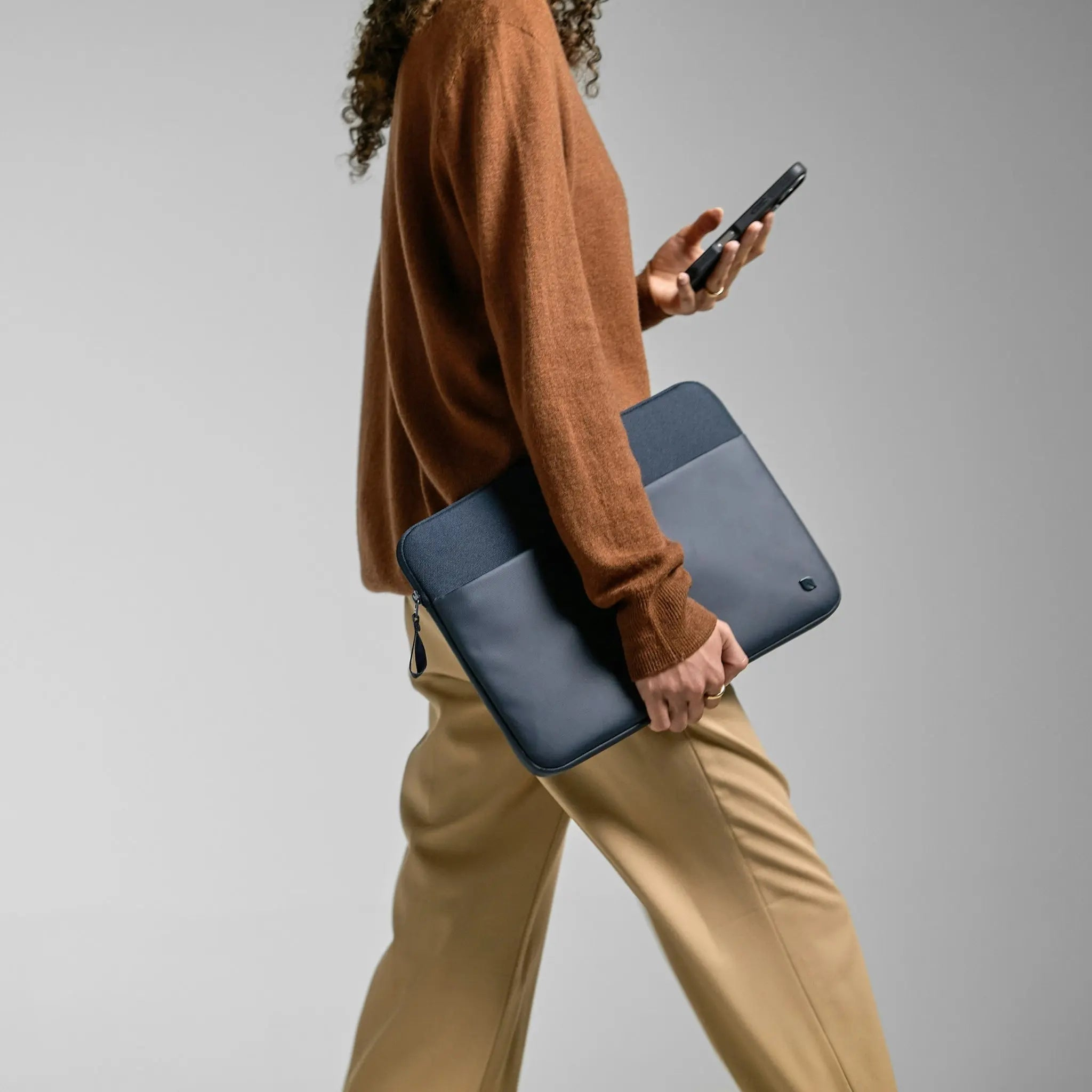 Incase A.R.C. Notebook-Hülle 16" Marineblau