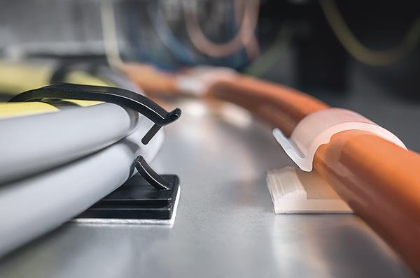 Hellermann Tyton RB8. Maximaler Bündelungsdurchmesser: 8 mm, Produktfarbe: Weiß, Material: Polyamid. Breite: 25 mm, Tiefe: 25 mm, Höhe: 11,5 mm. Verpackungsbreite: 136 mm, Verpackungshöhe: 30 mm, Verpackungslänge: 14,1 cm. Menge pro Packung: 100 Stück(e) (151-13606)