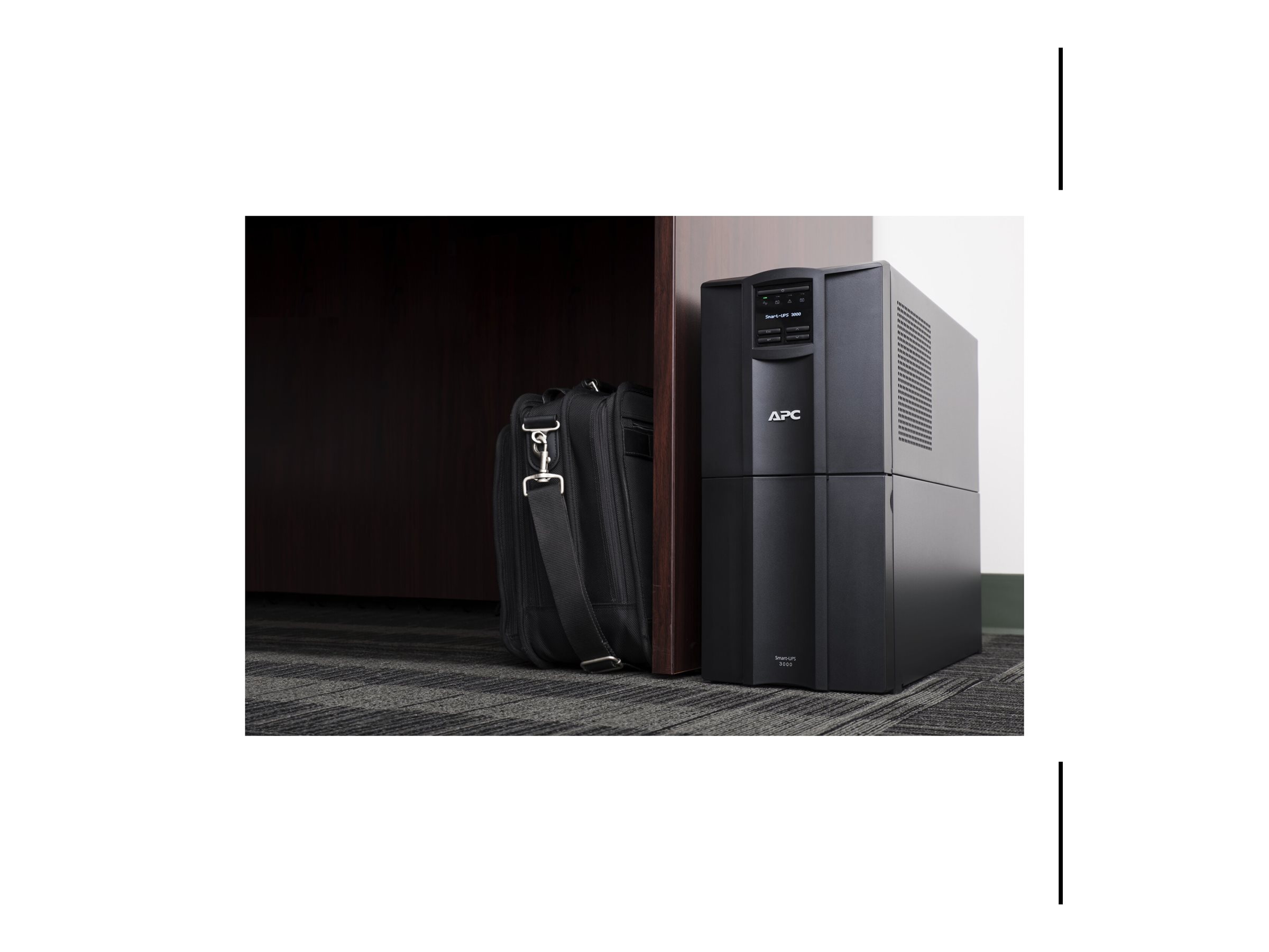APC Smart-UPS SMT3000IC USV 3000 VA 2700 W SmartConnect Schwarz