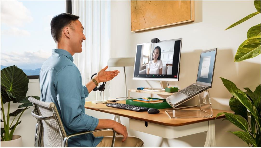 Logitech BRIO 100 Full HD Webcam Graphite