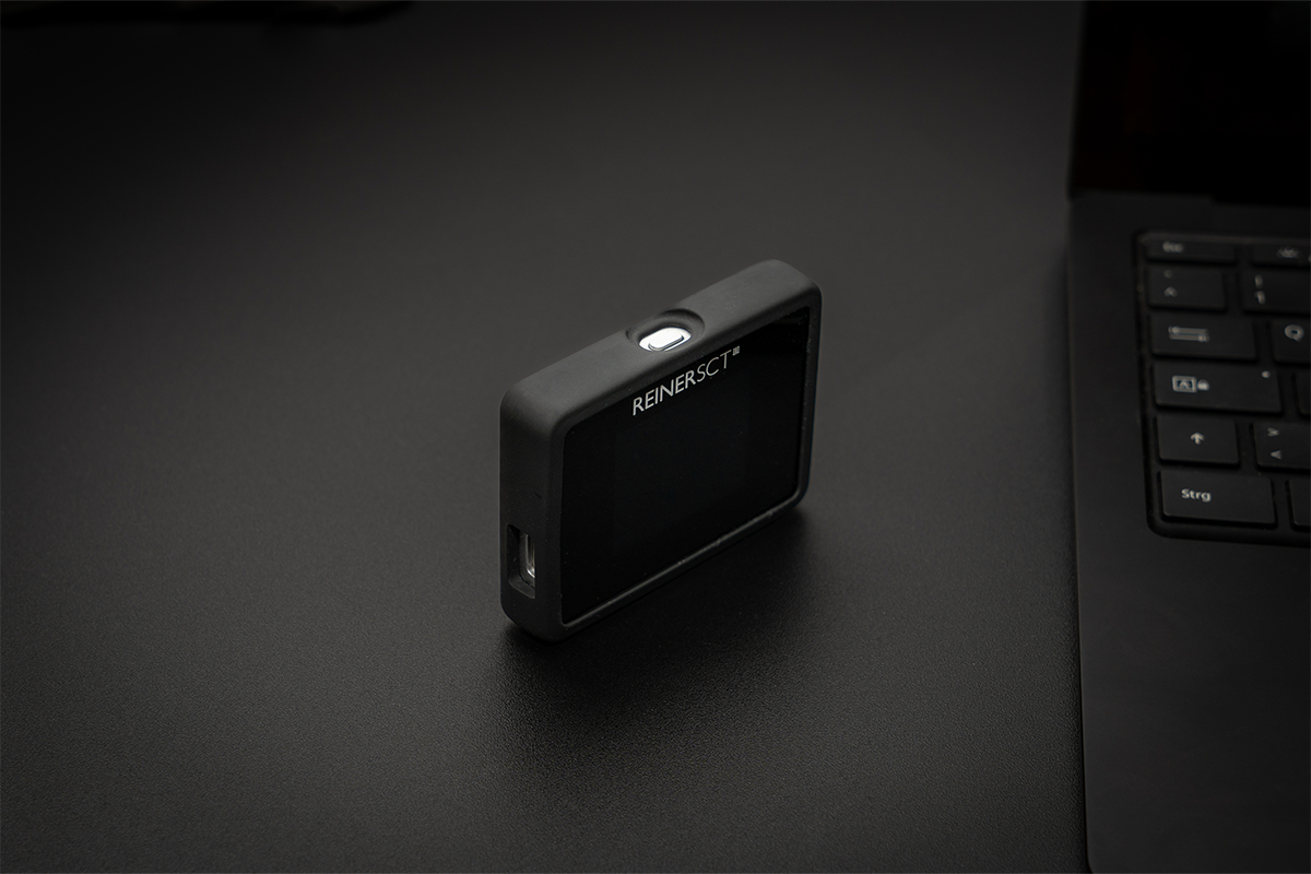 ReinerSCT Authenticator mini – Hardware-Token für 2FA mit TOTP und USB, Schwarz, Silber