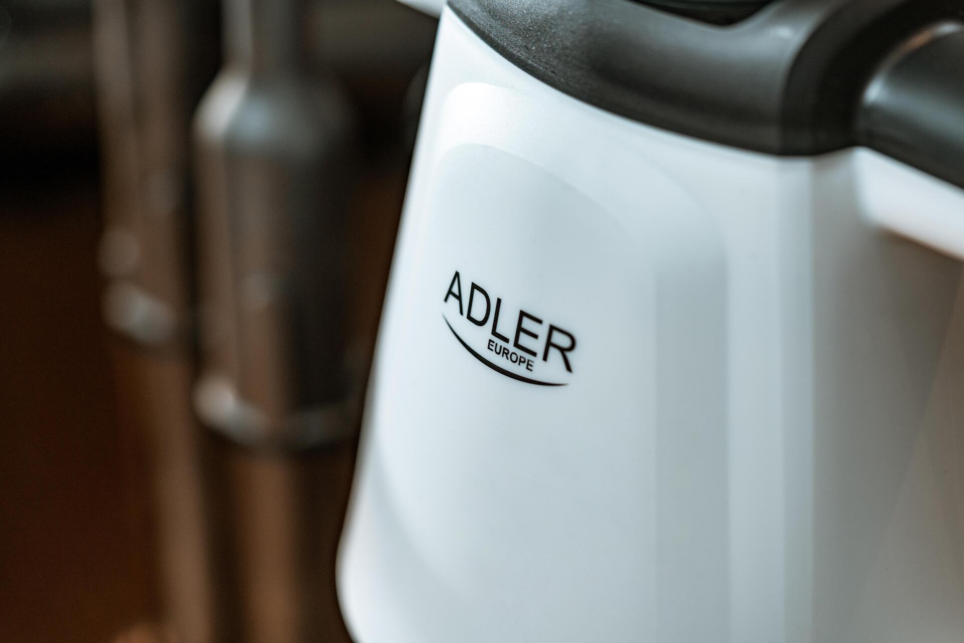 Adler AD 7038 Dampfreiniger 0,45 l 2000 W Schwarz - Weiß