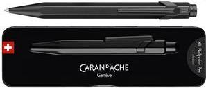 CARAN D'ACHE Druckkugelschreiber 849 XL BLACK CODE, schwarz Strichstärke: M, Strichfarbe: schwarz, sechseckiger Schaft - 1 Stück (850.496)