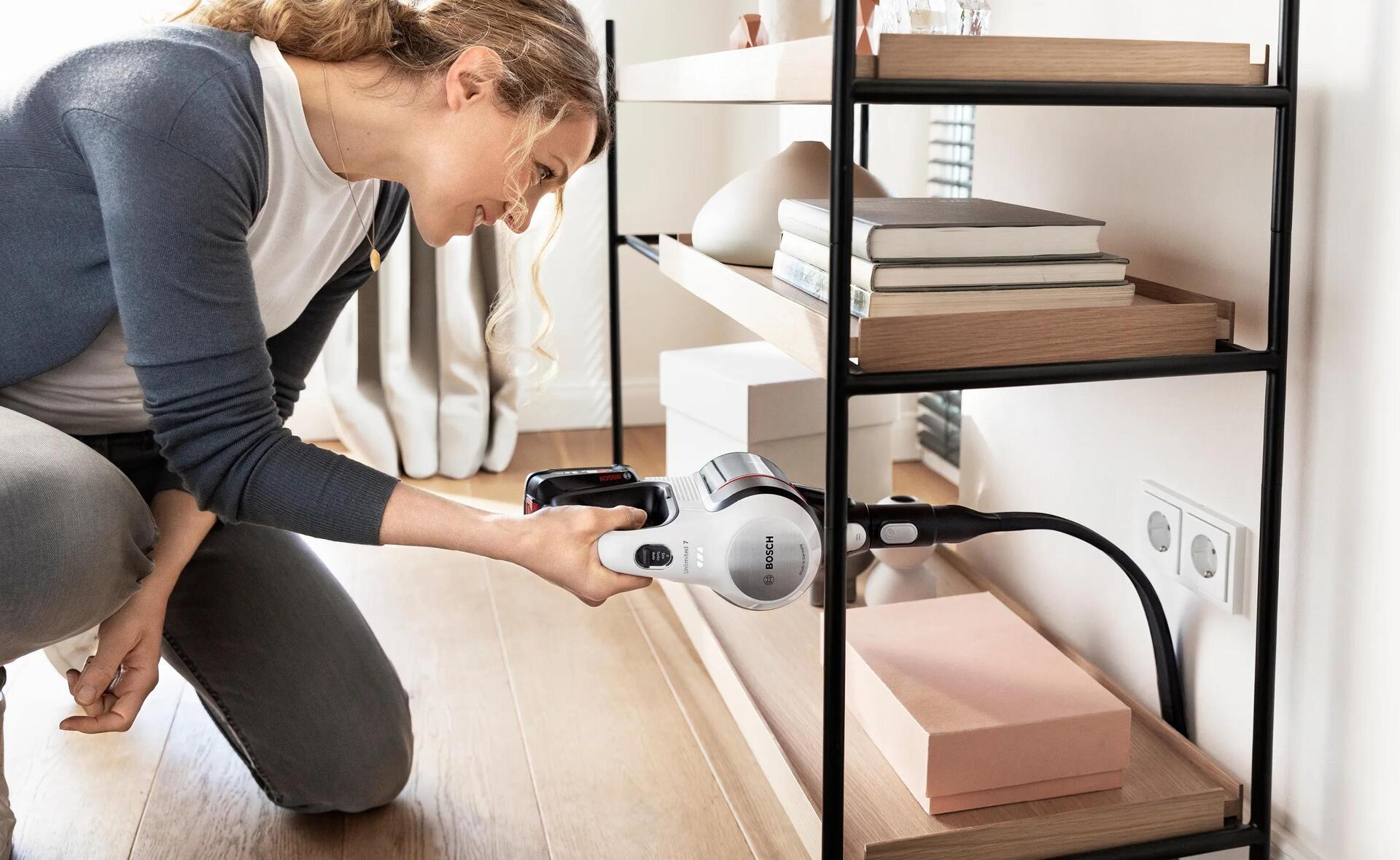 Bosch Unlimited 7 BCS711XXL Stabstaubsauger 40 min Weiß