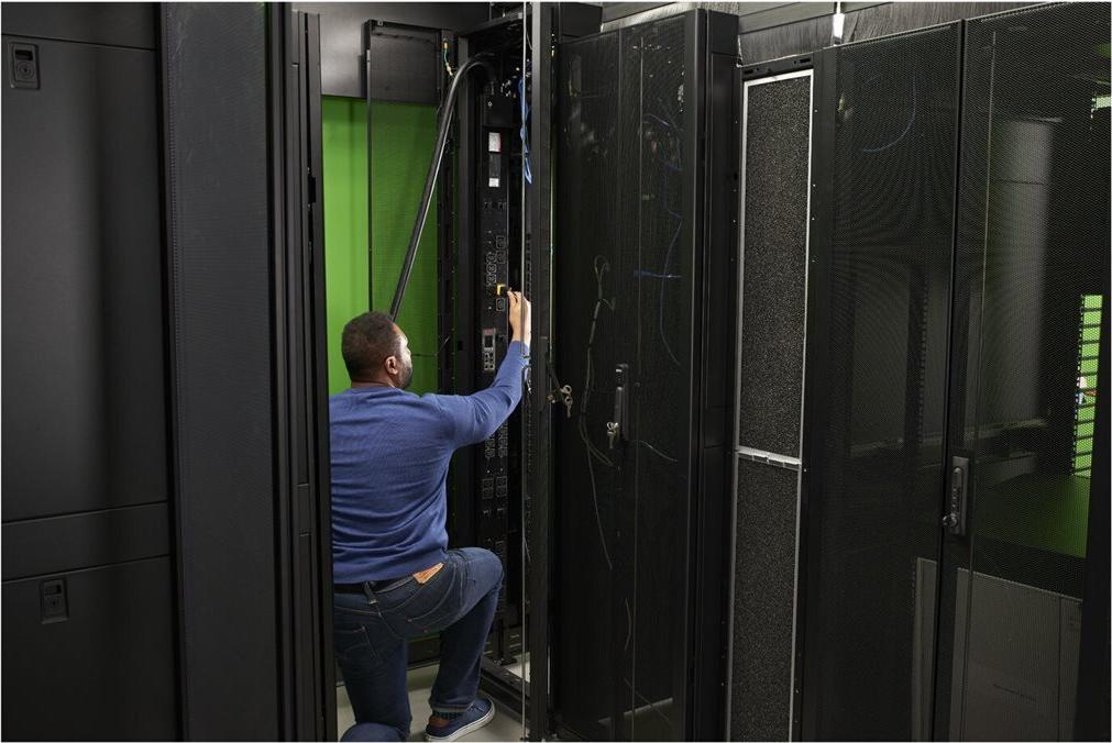 APC Rack PDU 9000 Switched APDU9953 7400 VA Schwarz