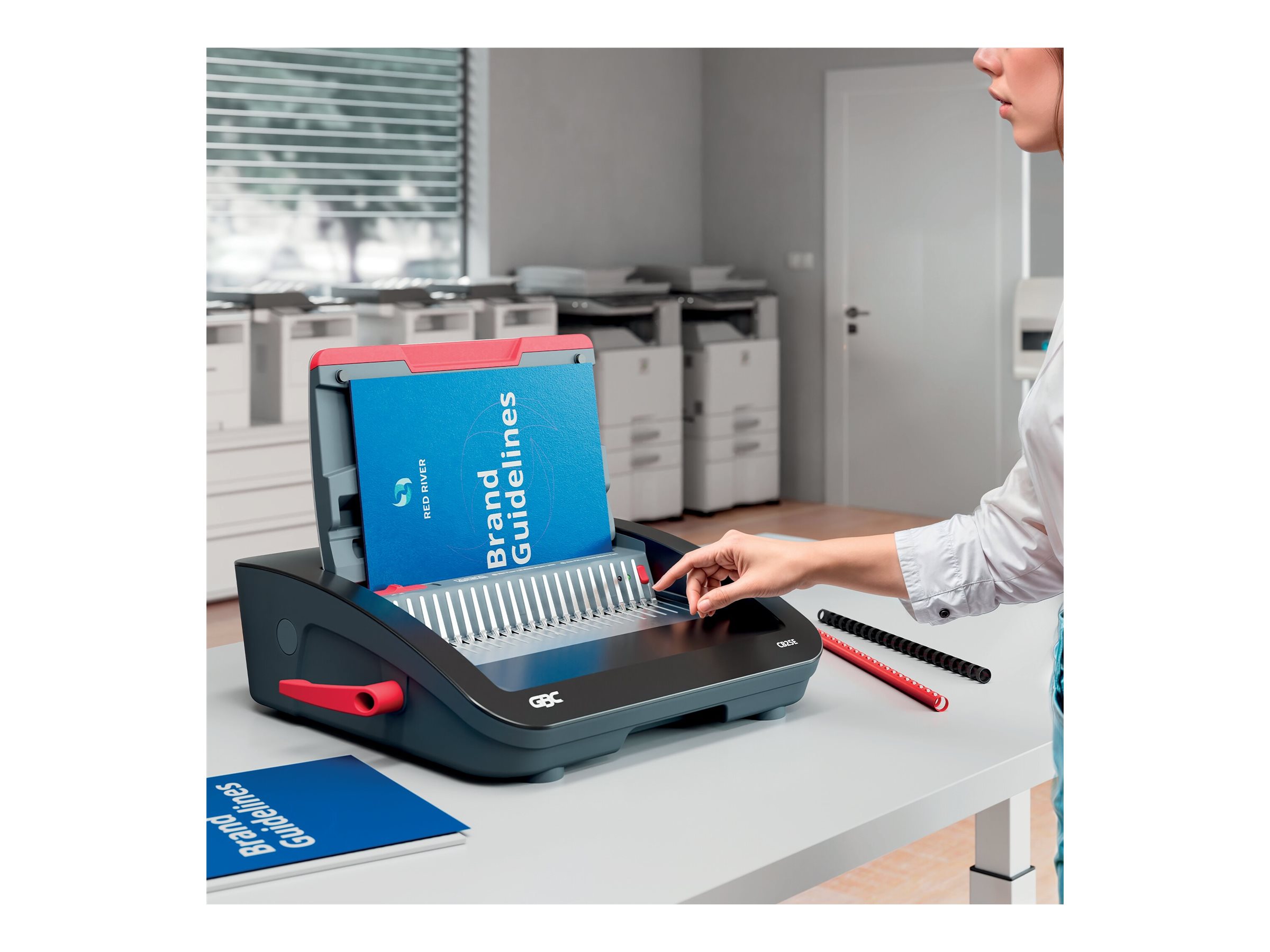 GBC CombBind CB25E Elektrische Bindemaschine Schwarz, Rot