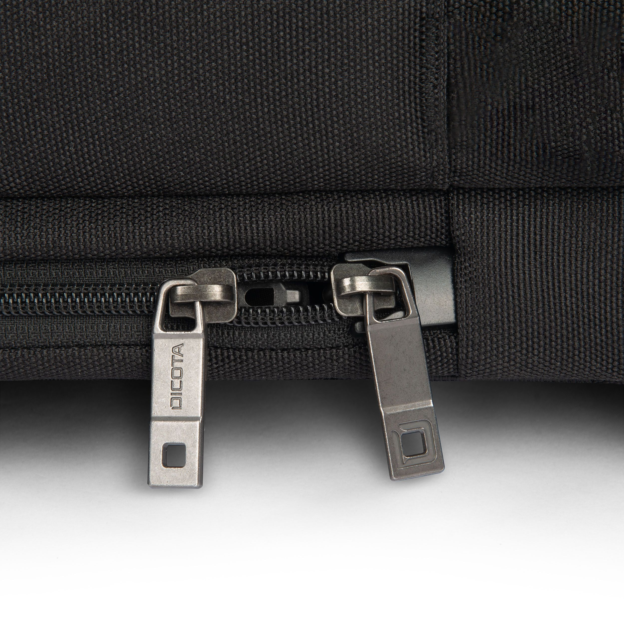 DICOTA Top Traveller FIVE - Notebook-Tasche - 32.8 cm - Schwarz