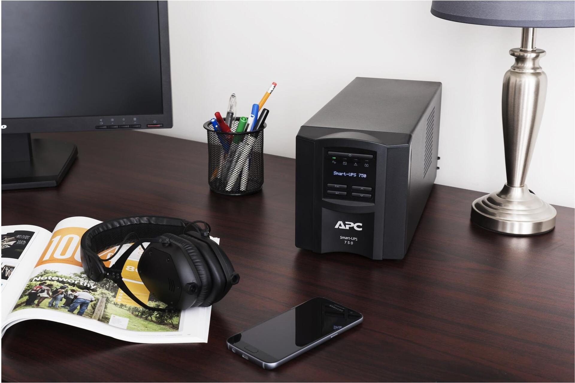 APC Smart-UPS SMT750IC - USV 750 VA 500 W Schwarz