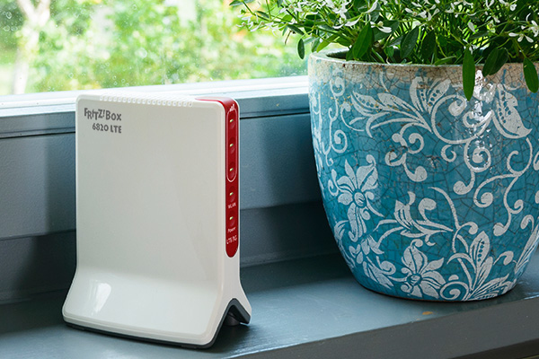 FRITZ! FRITZ!Box 6820 LTE WLAN-Router Wi-Fi 4 450 Mbit/s Weiß