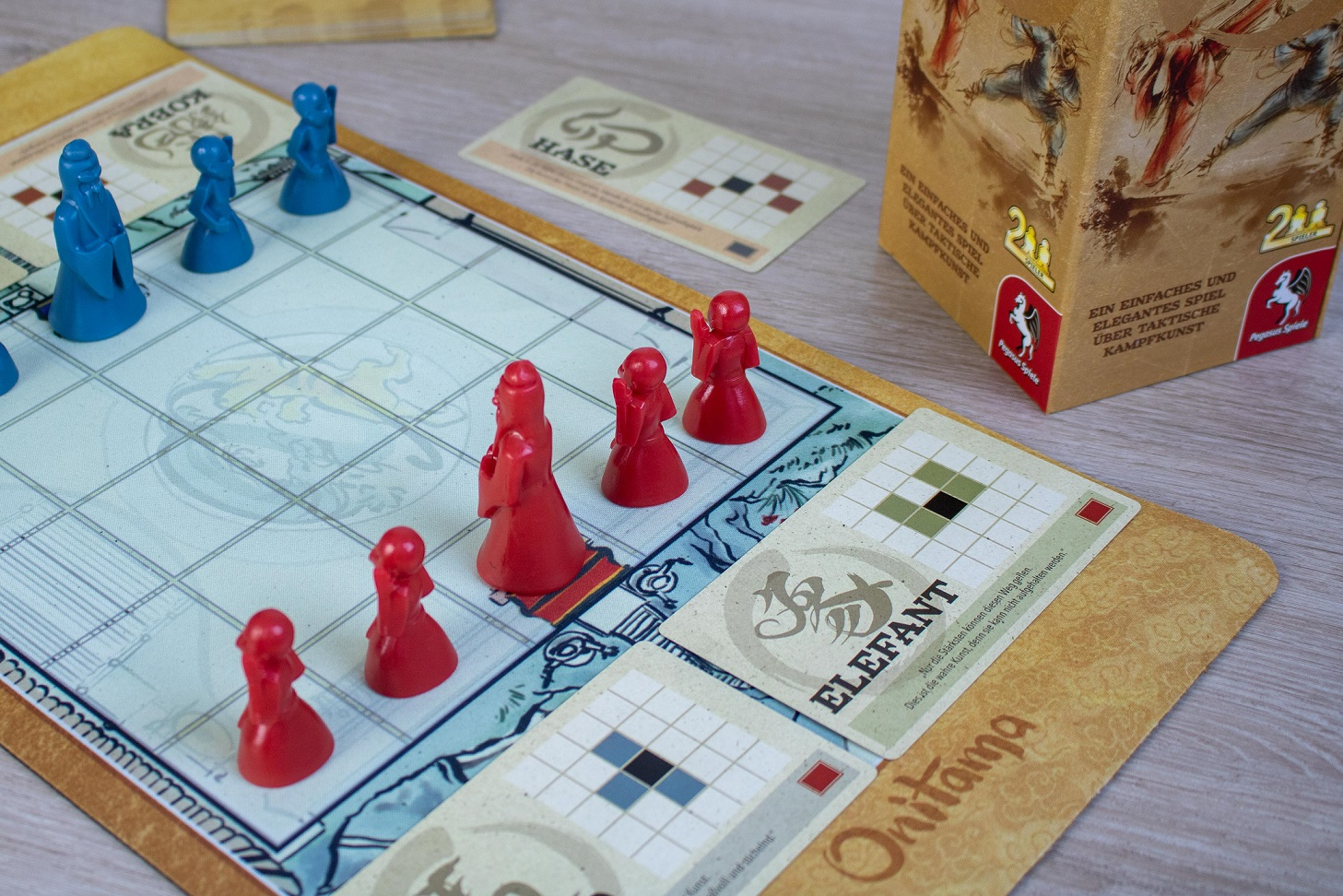 Pegasus Spiele Onitama – Strategisches Brettspiel für Familien ab 10 Jahren