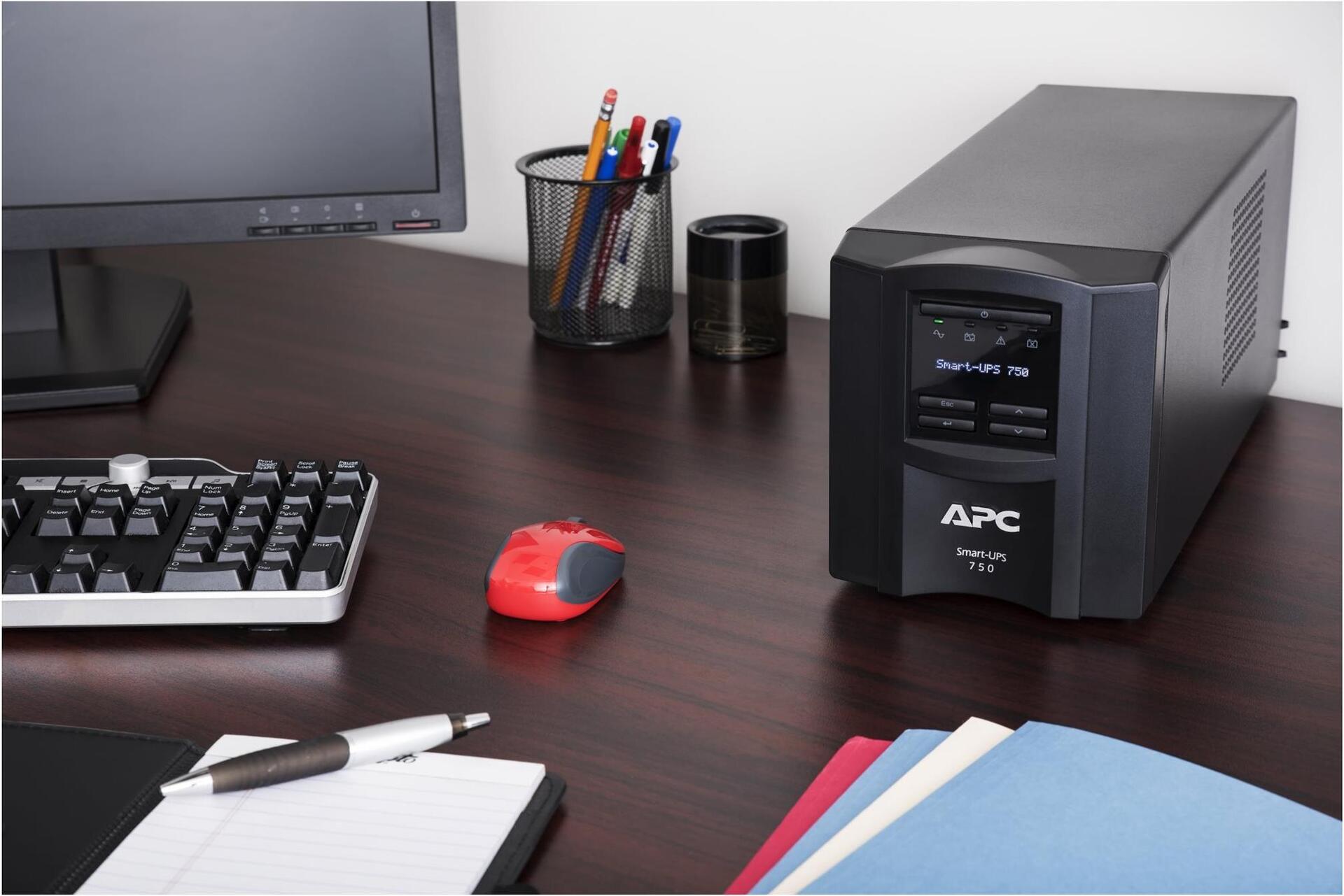 APC Smart-UPS SMT750IC - USV 750 VA 500 W Schwarz