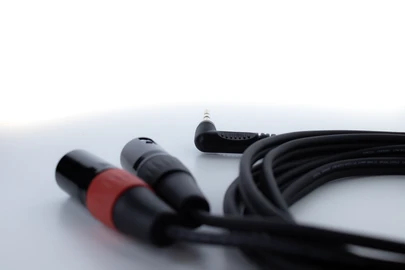 Cordial EY 3 WRMM Y-Adapterkabel 3,5 mm Klinke auf 2x XLR 3-polig 3 m Schwarz