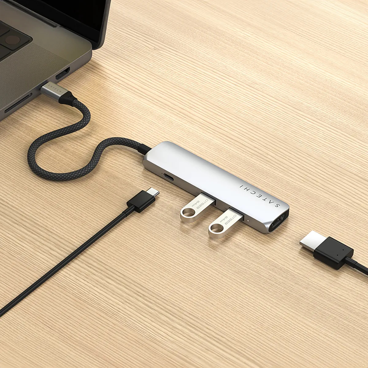 Satechi 4-in-1 Dockingstation USB-C HDMI 100W Power Delivery Silber