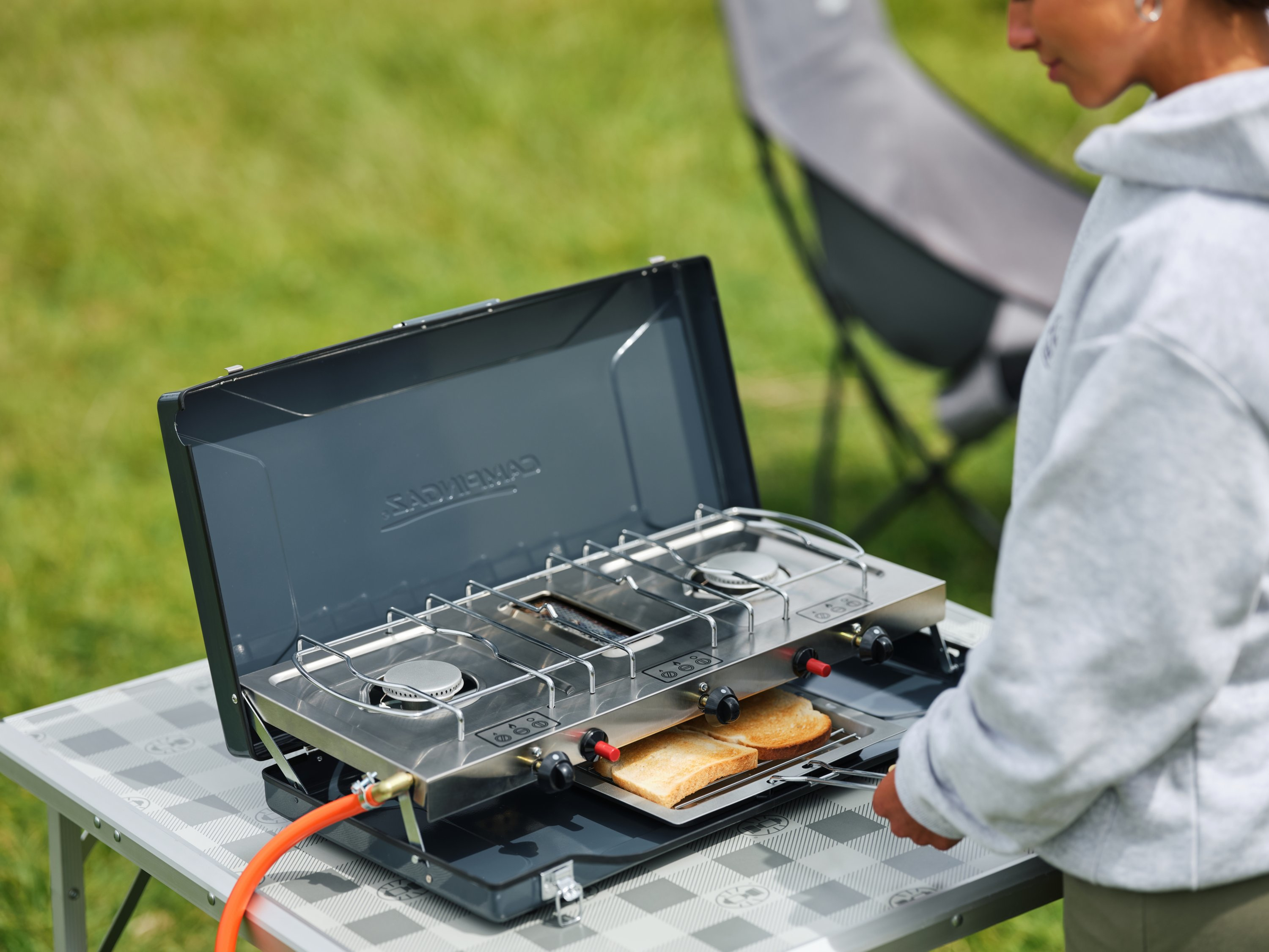 Campingaz Camping Kitchen 2 Grill & Go CV 2-Flammen-Grillkocher Metall Schwarz/Grau