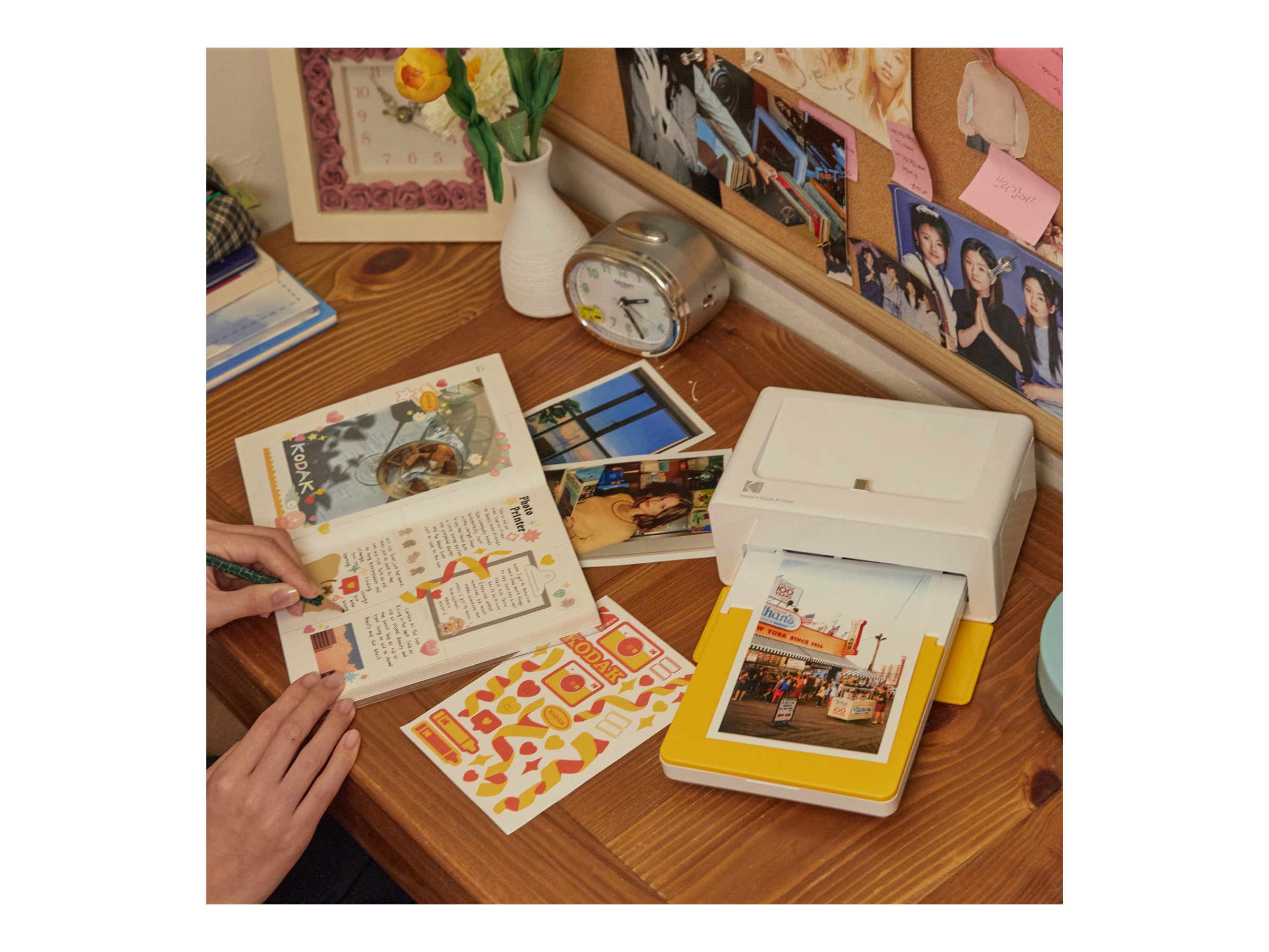 Kodak Instant DockPrinter PD460Y Fotodrucker 4" x 6" Farbstoffsublimation WLAN Bluetooth USB-C Weiß, Gelb