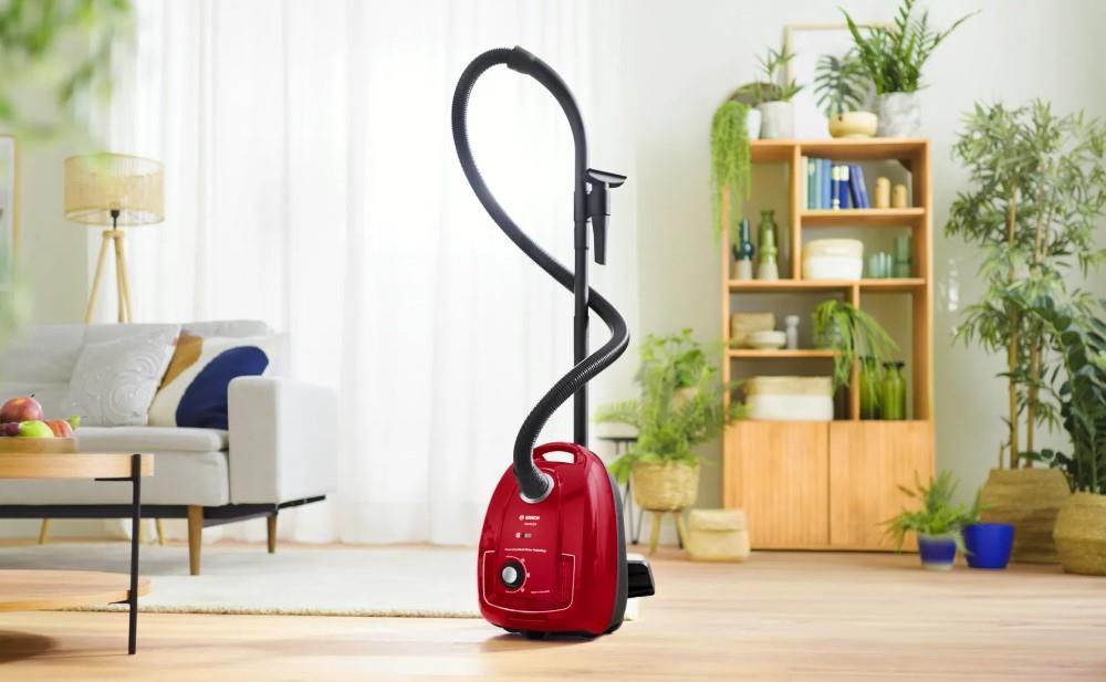 Bosch Serie 4 BGD38RD1H Bodenstaubsauger 600 W 4 l Beutel Rot