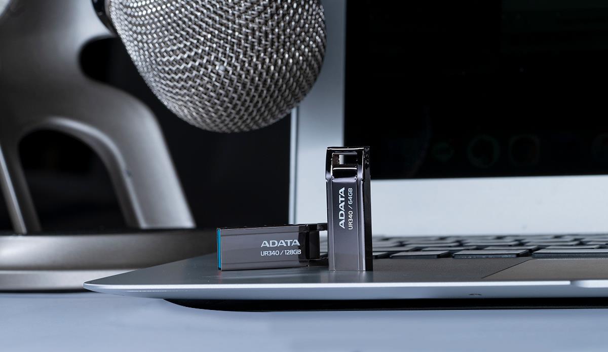 ADATA UR340 64 GB USB 3.2 Gen 1 Schwarz