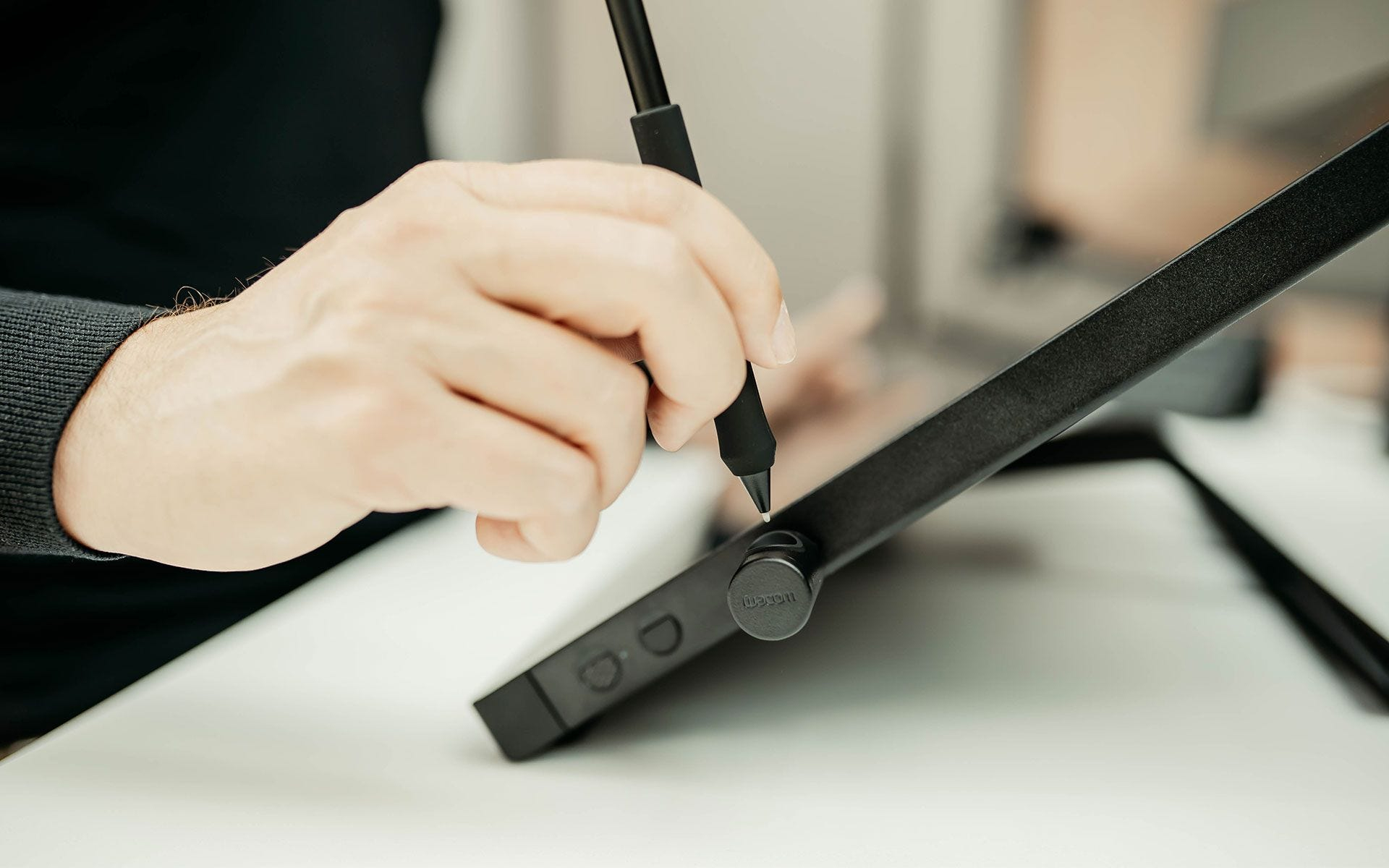 Wacom Cintiq 24 Pen 23,8" USB-C HDMI Schwarz