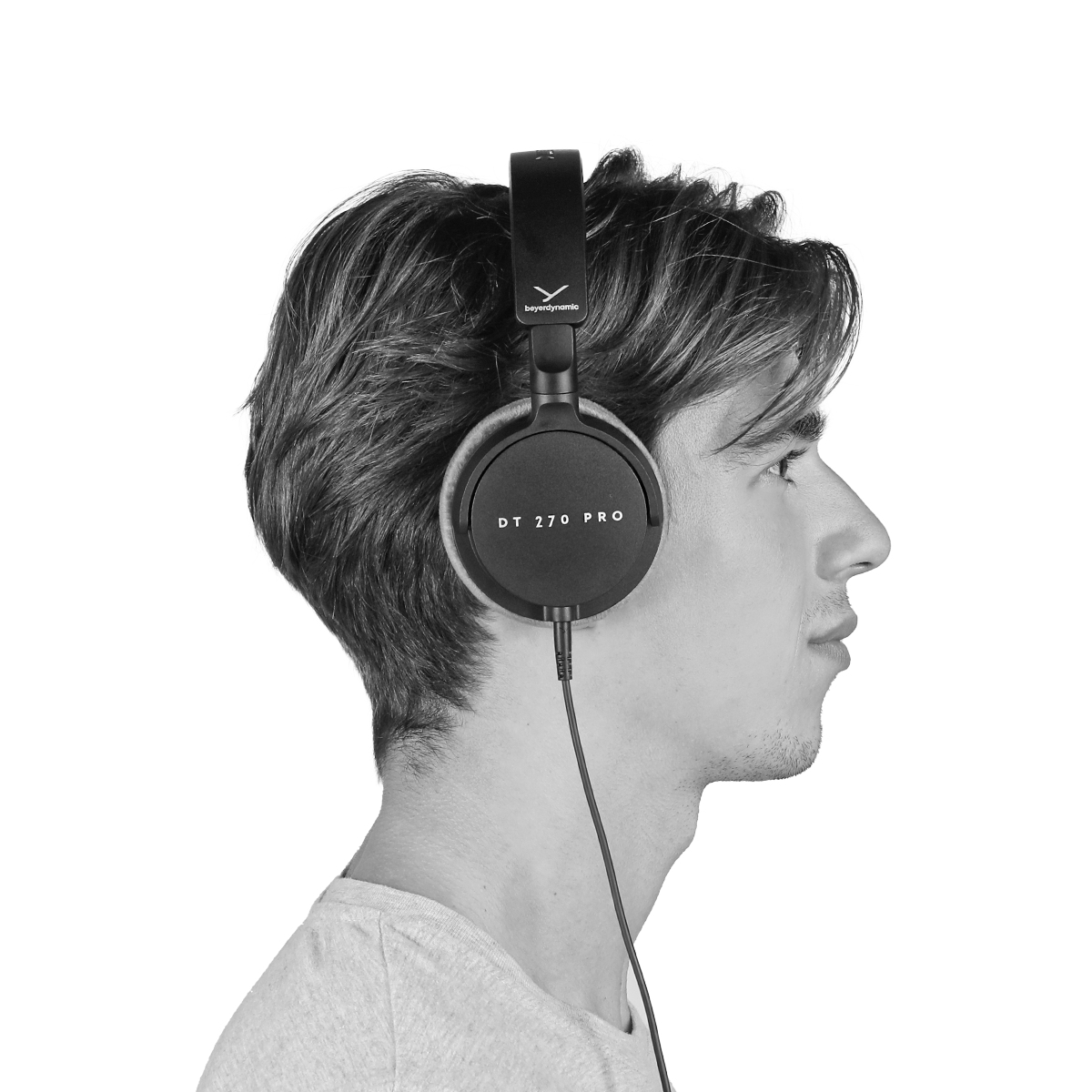 Beyerdynamic DT 270 PRO Ohrumschließender Studiokopfhörer Kabelgebunden Schwarz