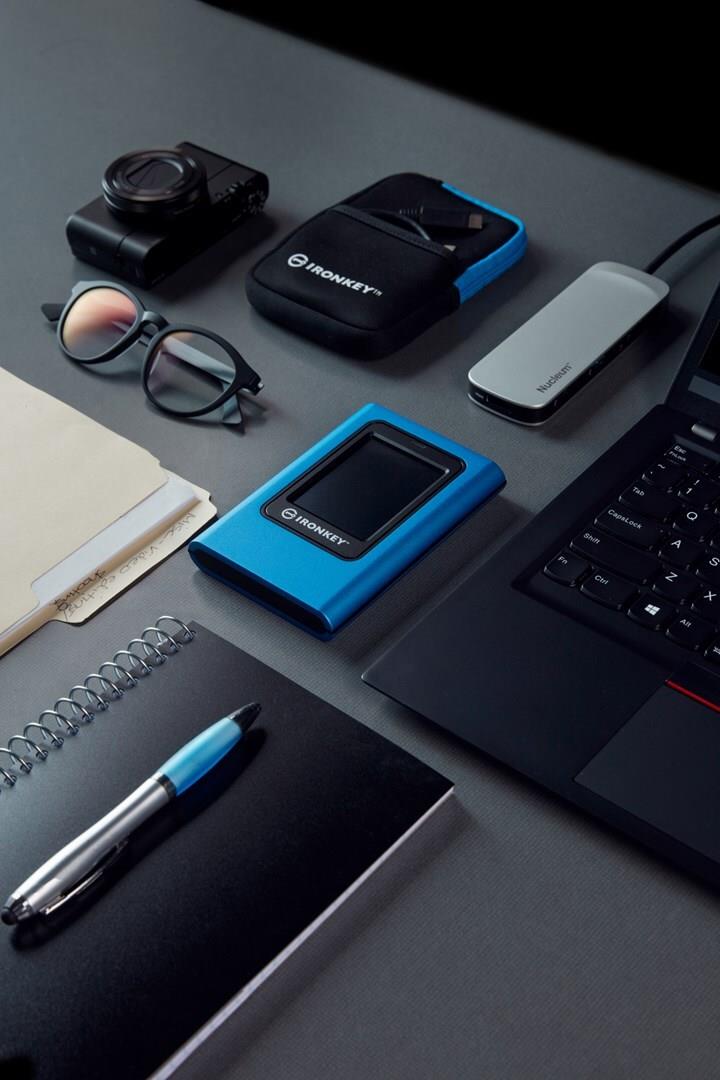 Kingston IronKey Vault Privacy 80 Externe SSD 960 GB USB 3.2 Gen 1 XTS-AES 256 Bit Blau