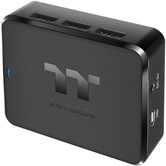 Thermaltake PS-ACC-IU2H00R-2. Produktfarbe: Schwarz, Gehäusematerial: Kunststoff. Breite: 76,8 mm, Tiefe: 21,6 mm, Höhe: 64,7 mm. Menge pro Packung: 1 Stück(e) (PS-ACC-IU2H00R-2)