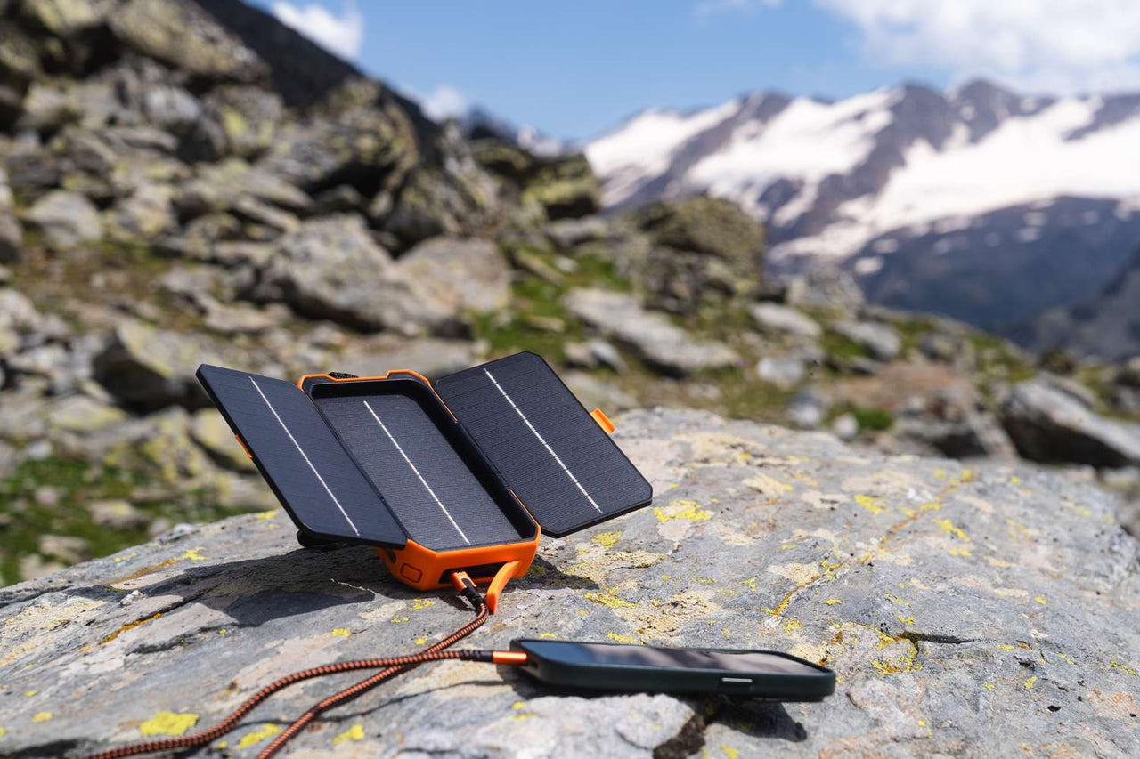 Xtorm Xtreme Series XR203 Solar-Powerbank 10000 mAh Schwarz, Orange