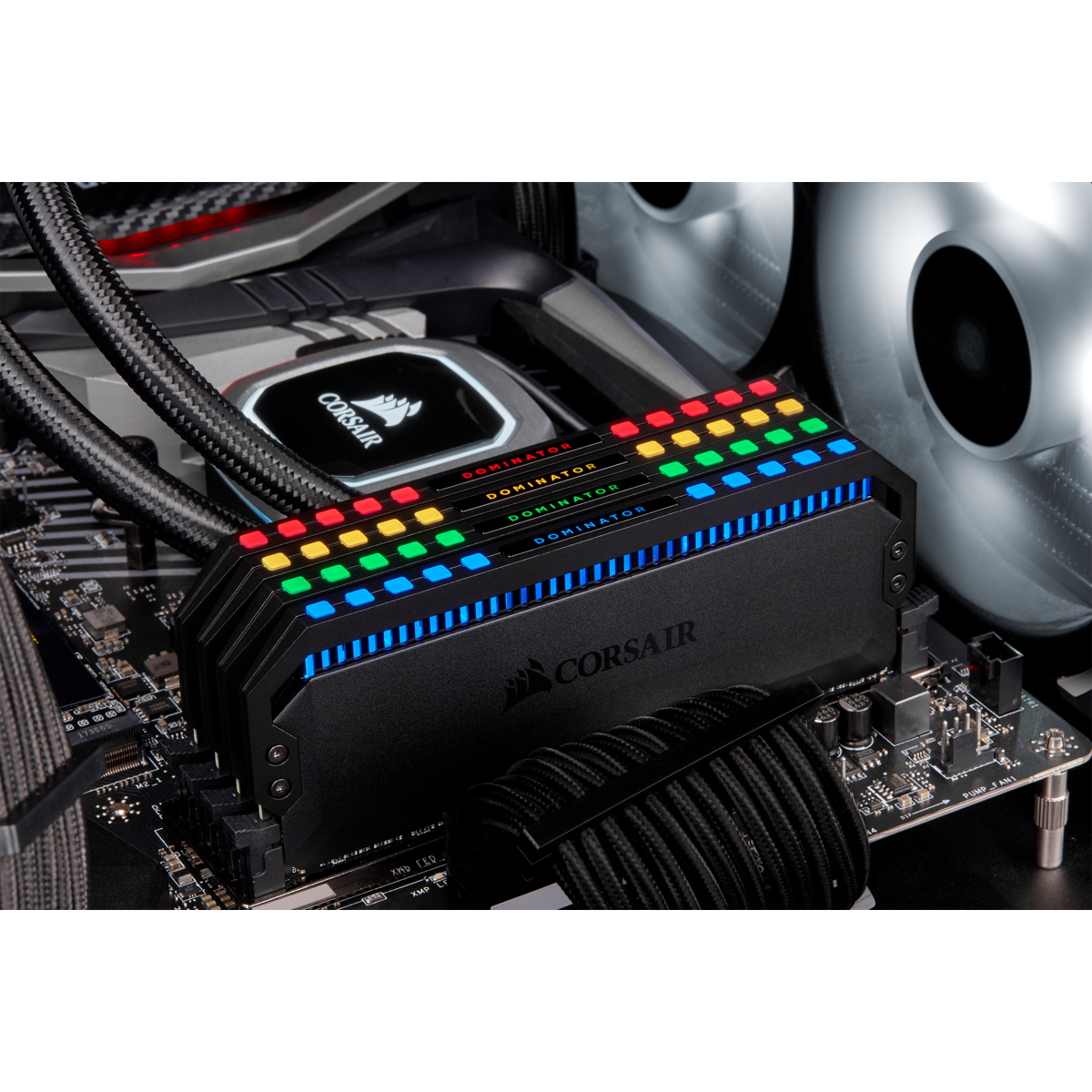 Corsair Dominator Platinum RGB DDR4 16 GB Kit (2x8 GB) 3200 MHz CL16 DIMM 288-Pin Schwarz