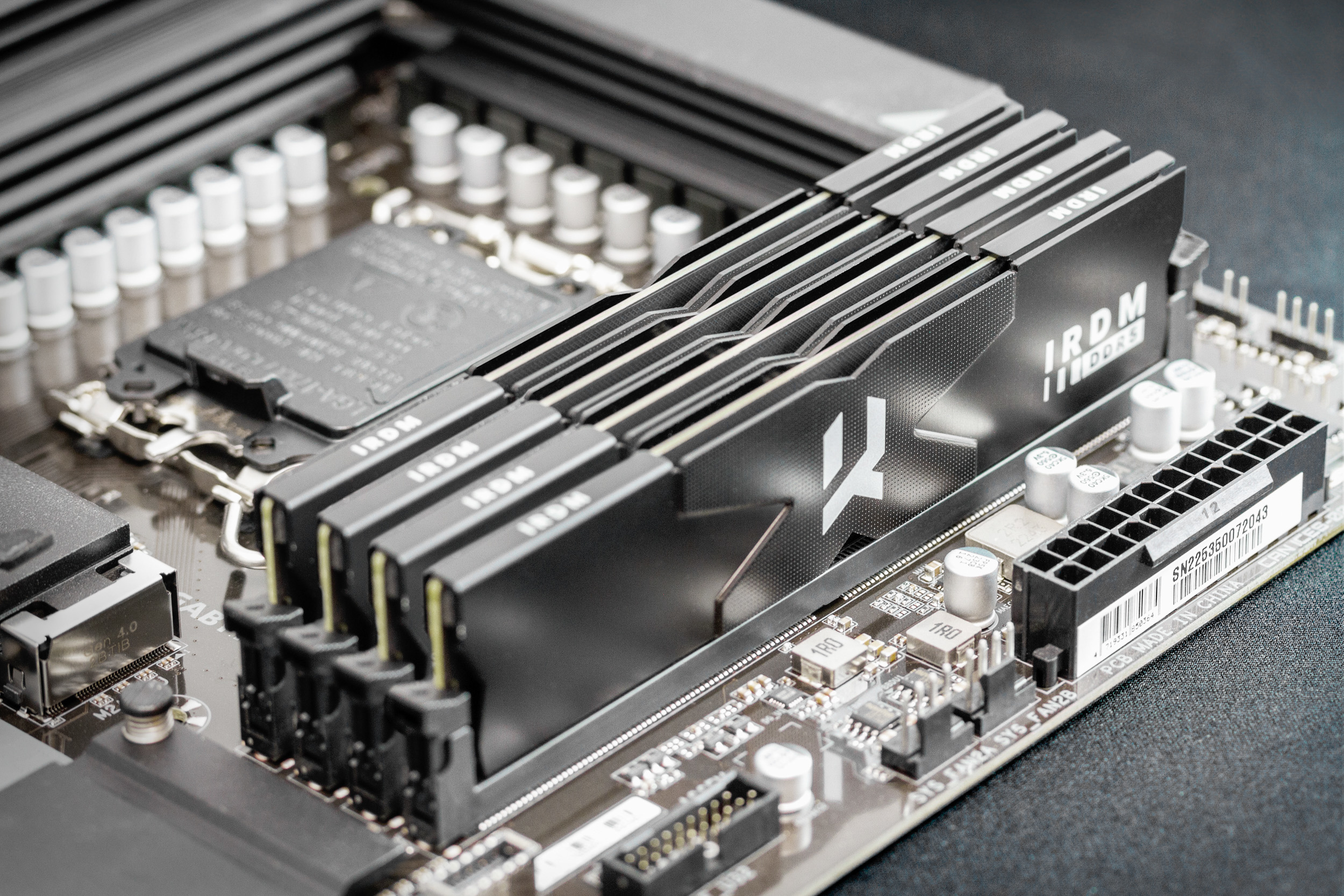 GoodRam IRDM DDR5 32 GB RAM Kit 2x16 GB 6800 MHz CL34 288-pin DIMM Silber, Schwarz