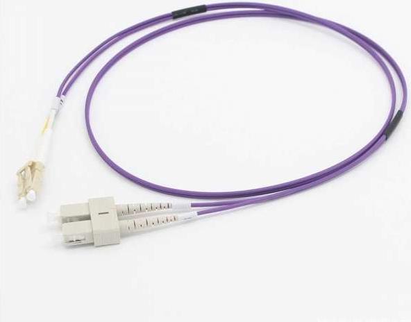 C2G 2M LC/SC OM4 LSZH GLASFASER-PATCHKABEL - VIOLETT (81760)