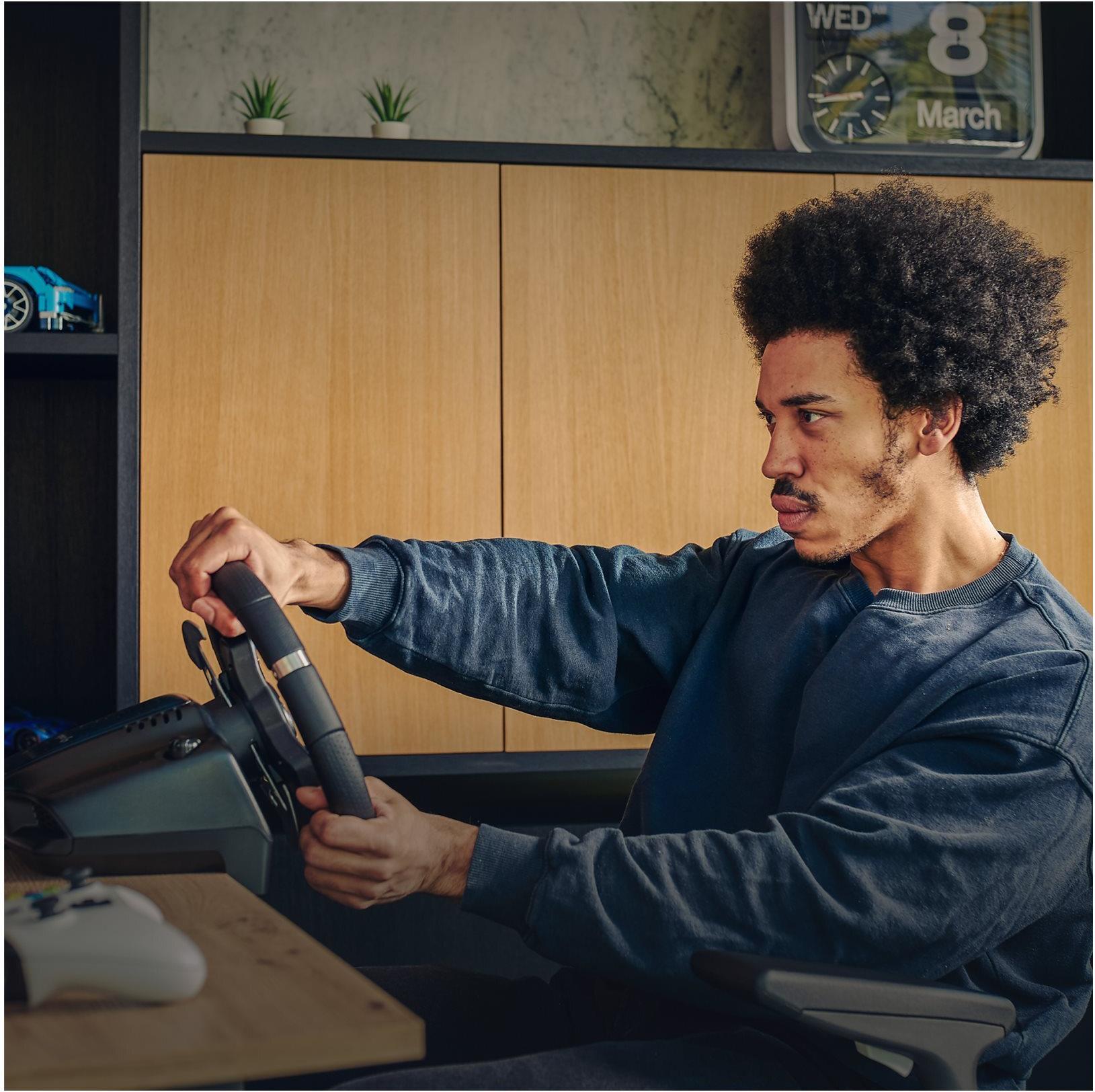Logitech G920 Driving Force Lenkrad- und Pedale-Set für Microsoft Xbox One Schwarz