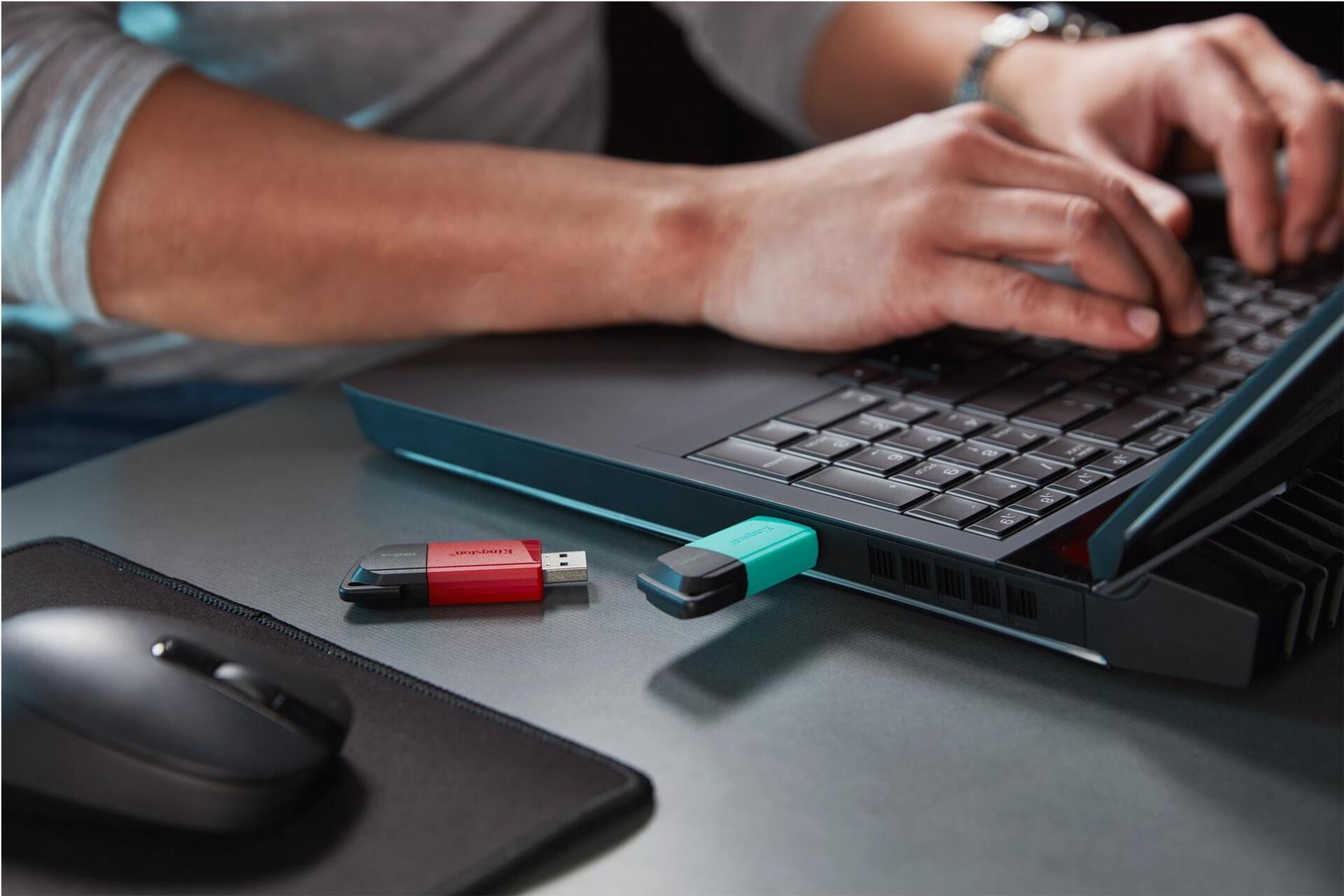 Kingston DataTraveler Exodia M 128 GB USB 3.2 Gen 1 Schwarz, Rot