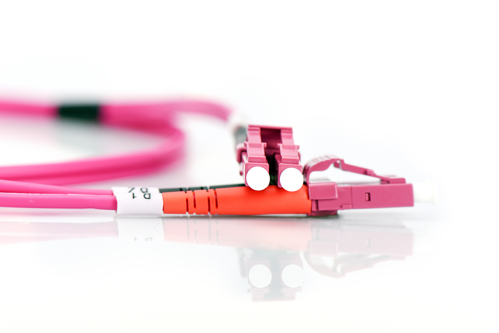 Digitus DK-2533-02-4 LWL-Patchkabel LC/LC Multimode OM4 50/125 µm Duplex 2 m Lila, RAL 4003