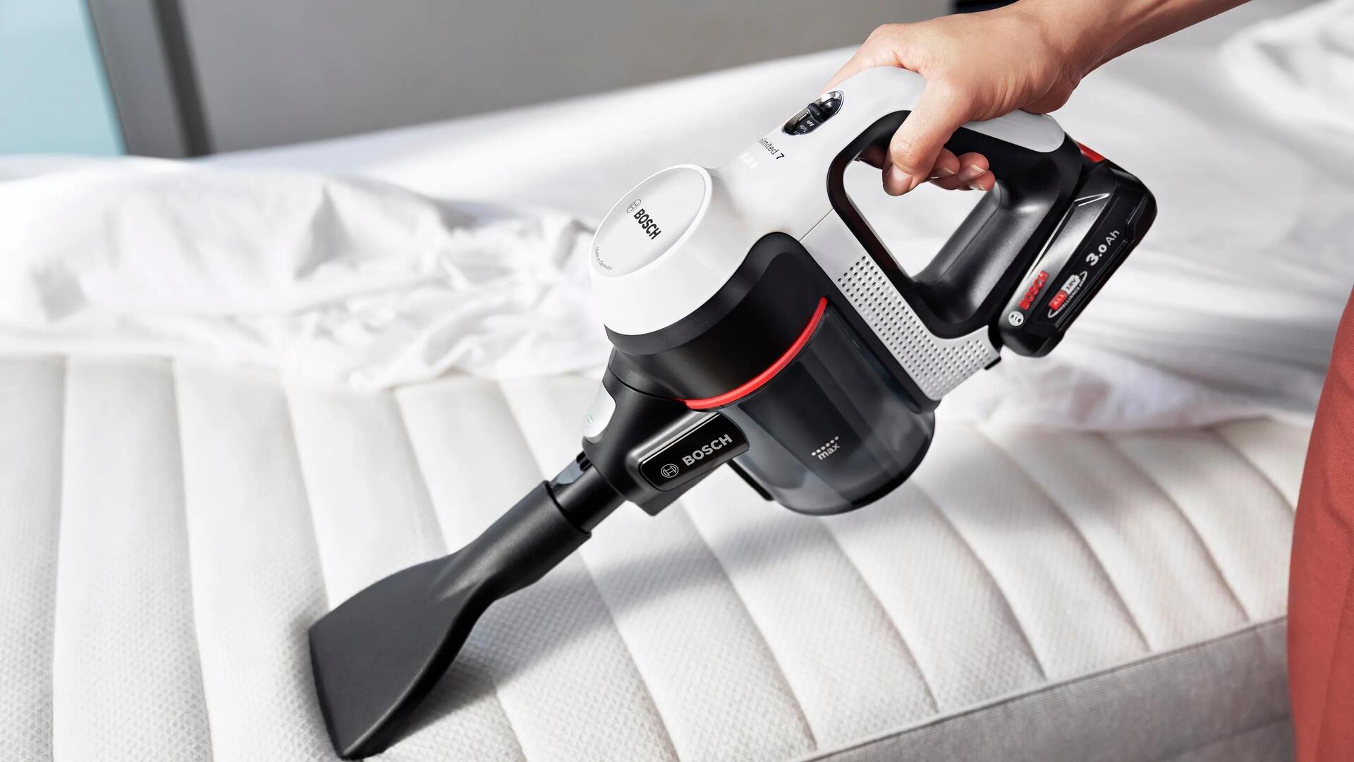 Bosch Unlimited 7 BCS711XXL Stabstaubsauger 40 min Weiß