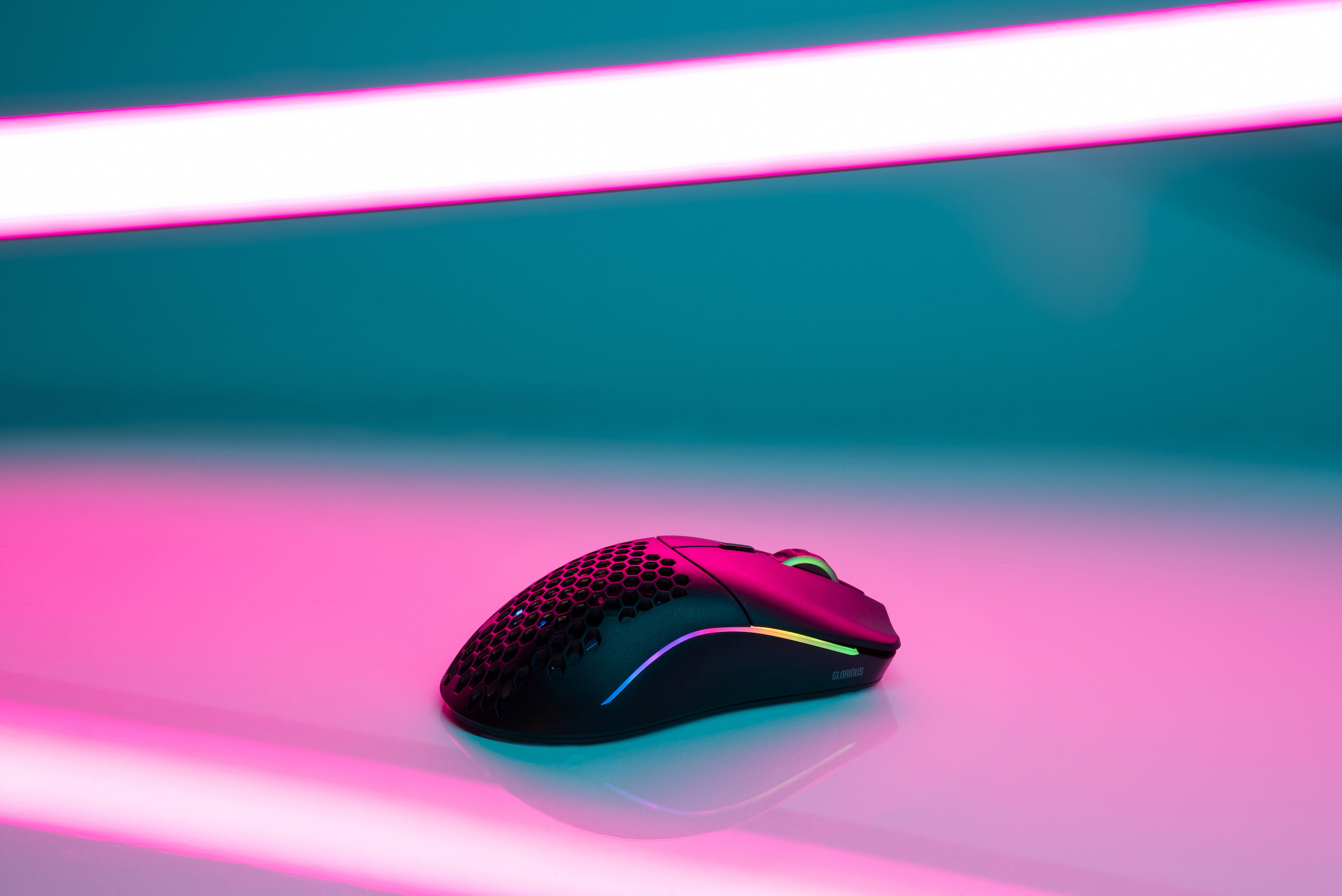 Glorious Model O Minus Wireless Gaming-Maus 19000 DPI RF Wireless Schwarz
