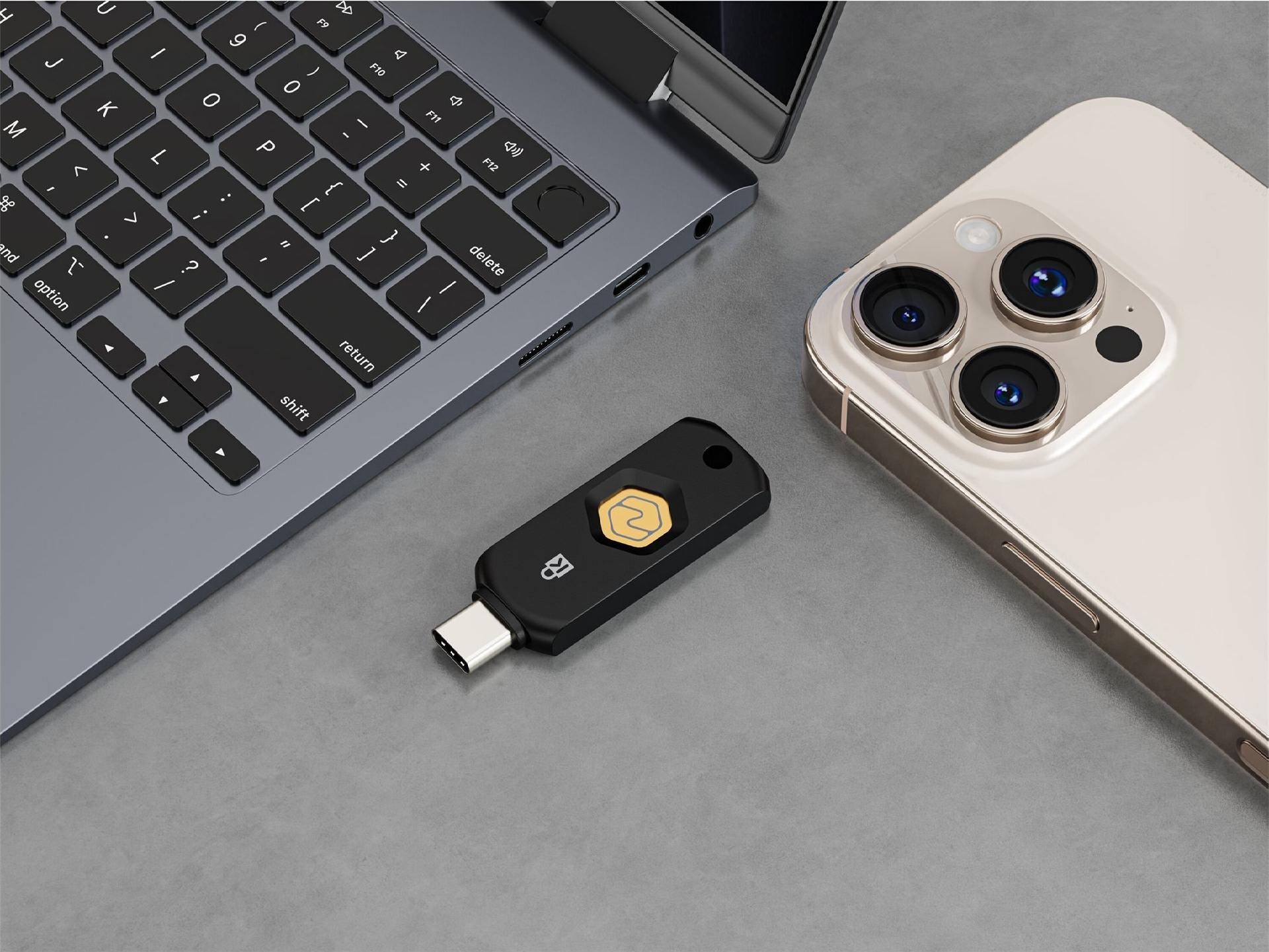 Kensington VeriMark NFC+ Security Key FIDO2 Level 2 USB-C Schwarz